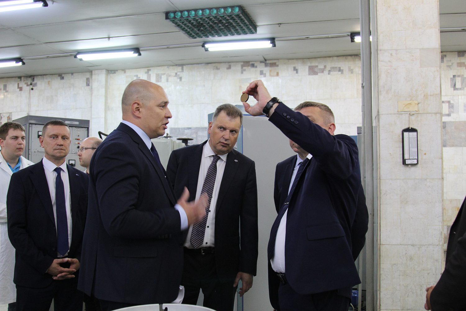 Министр промышленности Андрей Кузнецов посетил холдинг «БелОМО».