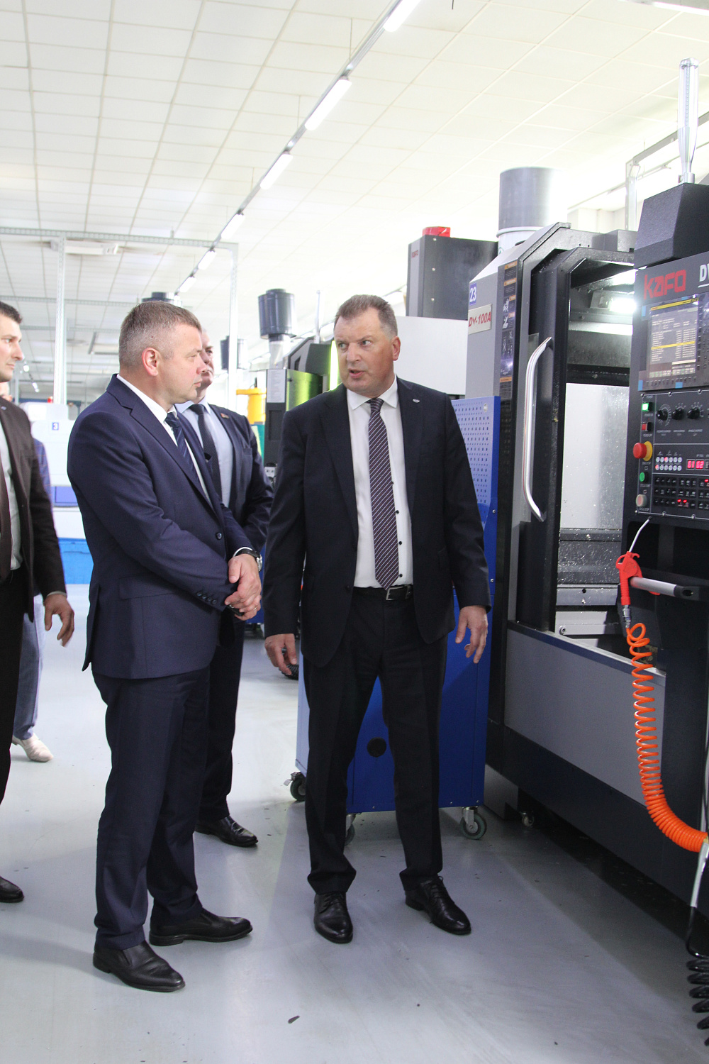 Министр промышленности Андрей Кузнецов посетил холдинг «БелОМО».